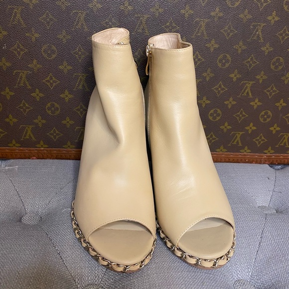 Chanel Lambskin Leather Chain Open Toe Wedge Booties, Beige, Size 38 - Picture 4 of 9